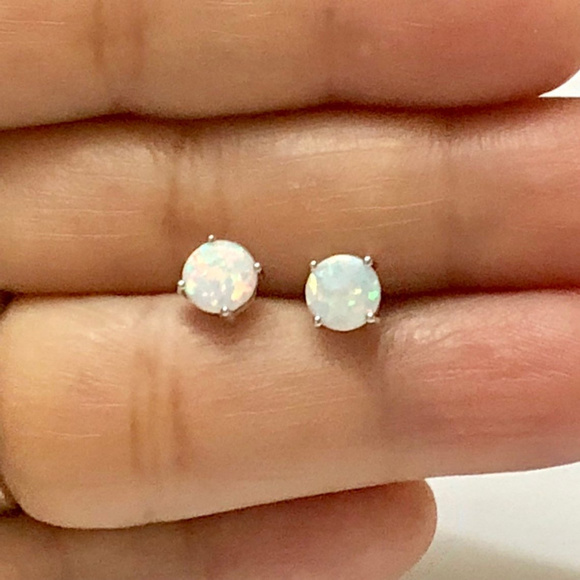 925 Sterling Silver Opal Stud Earrings NEW - Picture 1 of 5